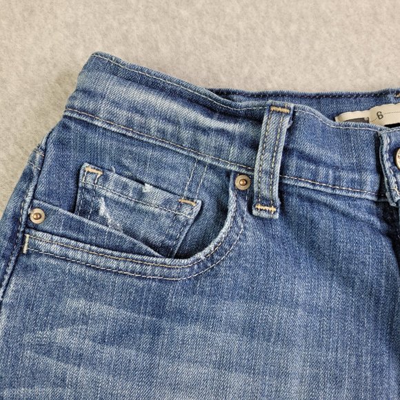 Womens Levis Capris Size 6 Blue Cuffed Stretch Cotton Straight Leg Mid Rise - Picture 3 of 15